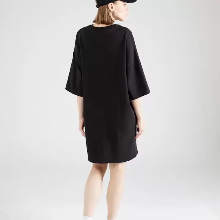 Tommy Jeans - Rochie dimensiuni mari pe negru